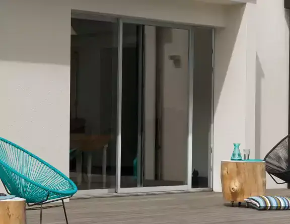 Fenêtre coulissante pour volet roulant