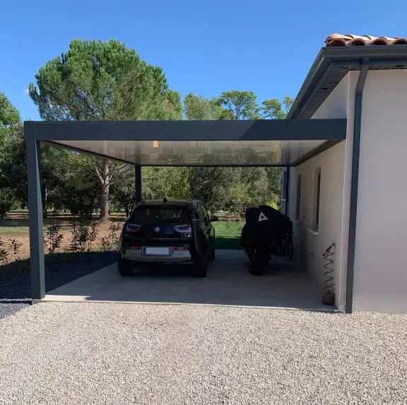 Carport adossé au mur