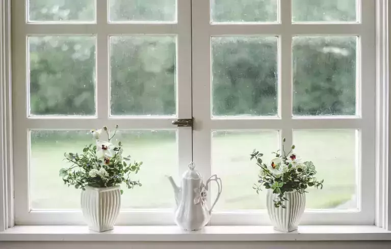 8 astuces pour isoler une fenêtre du froid et réduire sa facture de  chauffage