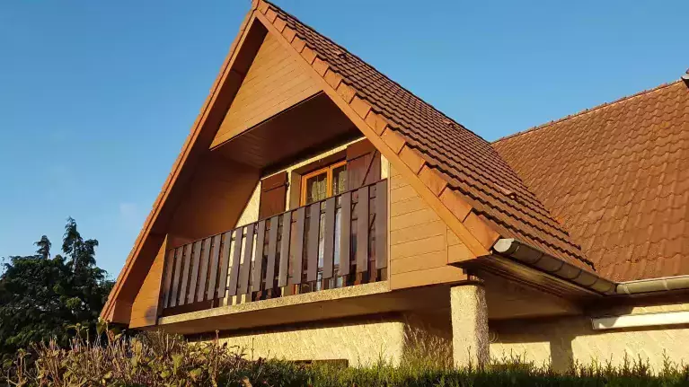 maison ancienne de montagne avec garde corps