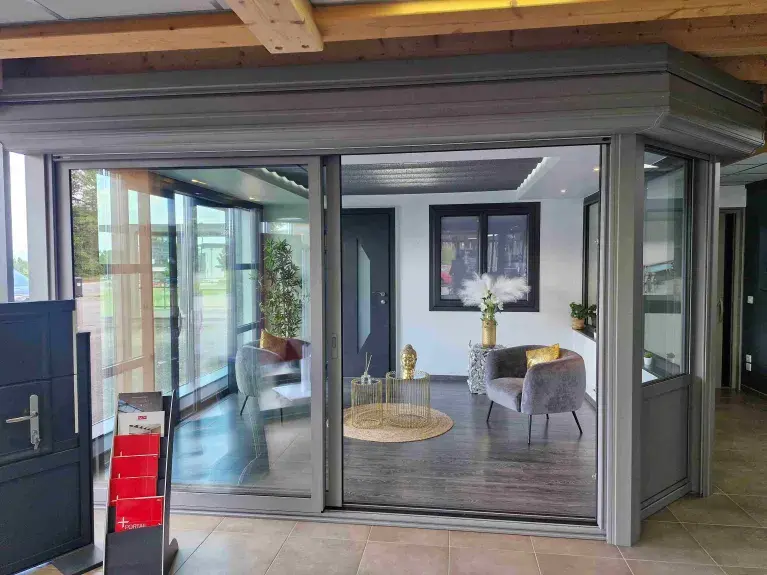 véranda au fond du show-room 