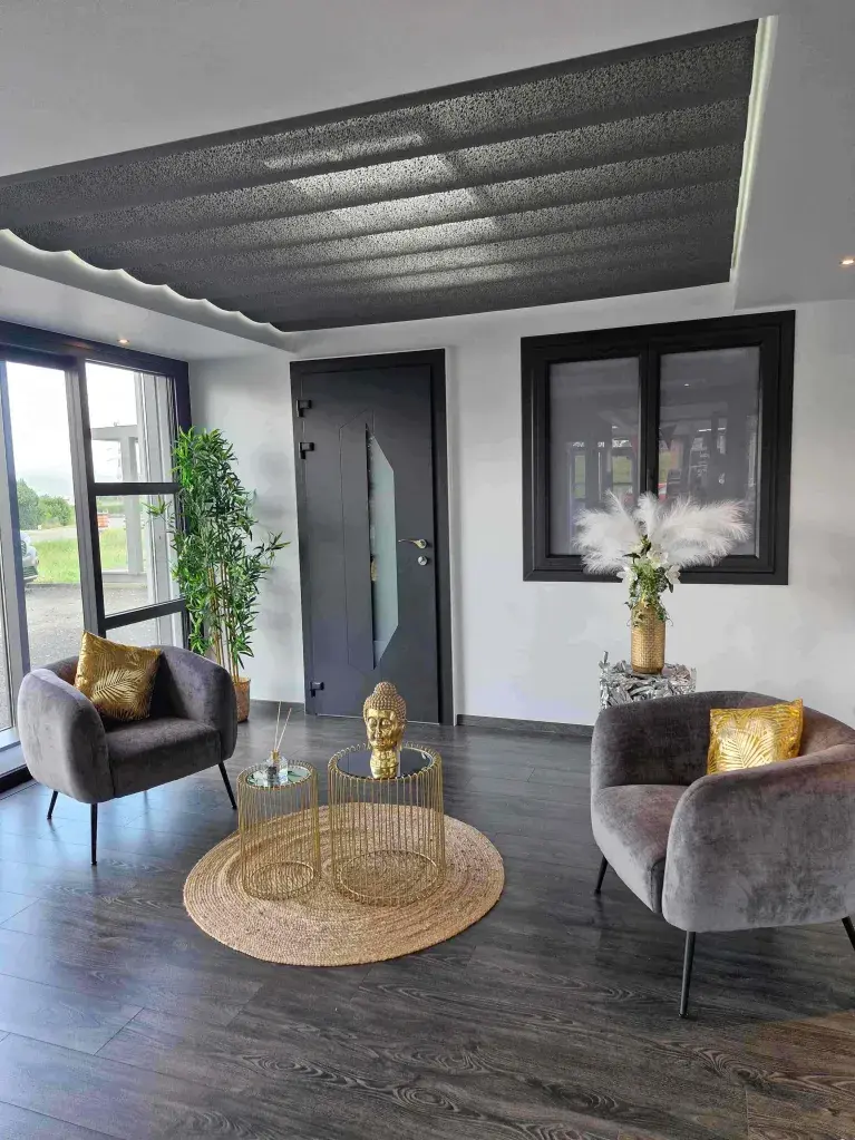 véranda au fond du show-room.jpg