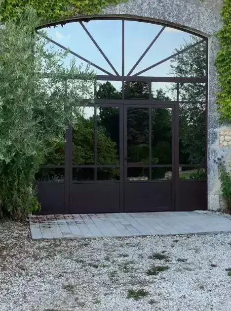 Fenêtres L'aigle acier avec verrière cintrée entrée spectaculaire