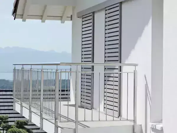 Volets coulissants design à L'aigle façade moderne et fonctionnelle