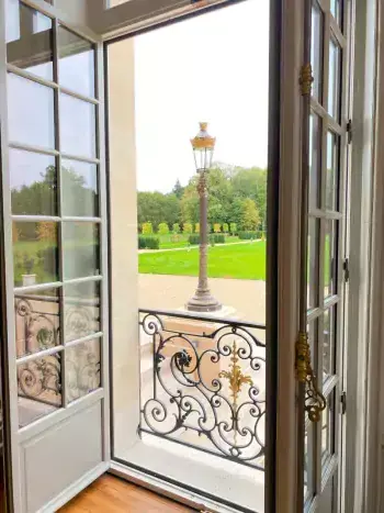 Vue de l'intérieur des fenêtres du château