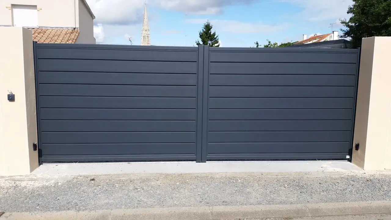 Portail lames biseautés M25